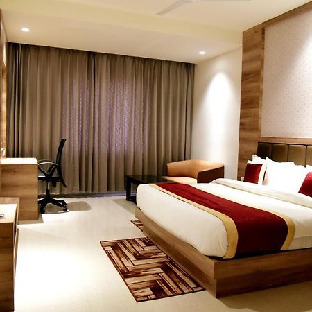 Hotel Crystal Grand Haldwāni エクステリア 写真