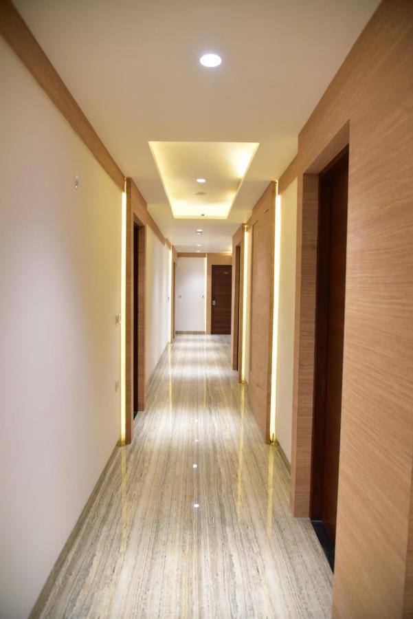 Hotel Crystal Grand Haldwāni エクステリア 写真