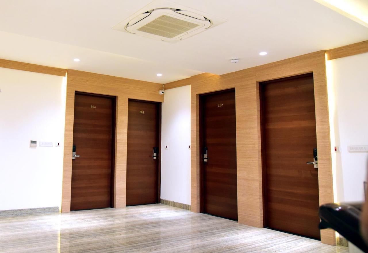 Hotel Crystal Grand Haldwāni エクステリア 写真